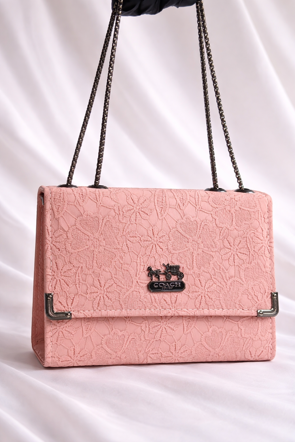 Trendy pink floral tote bag for women in Pakistan with durable handles and roomy design for daily essentials