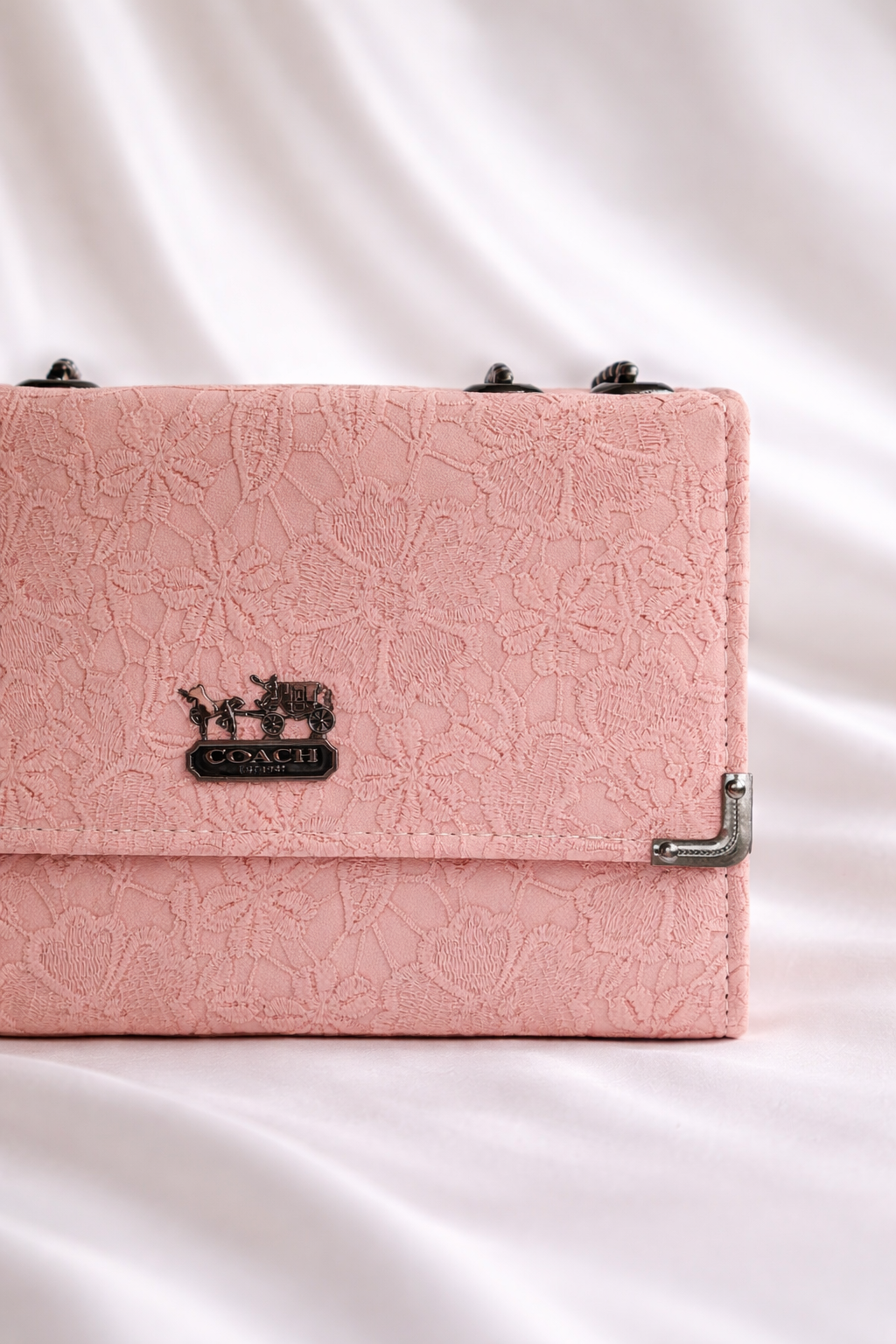 Stylish blush pink floral handbag with sturdy handles perfect for casual and party wear in Pakistan - Silslah Store