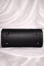 Black leather handbag with silver protective metal feet at the bottom - High quality finish