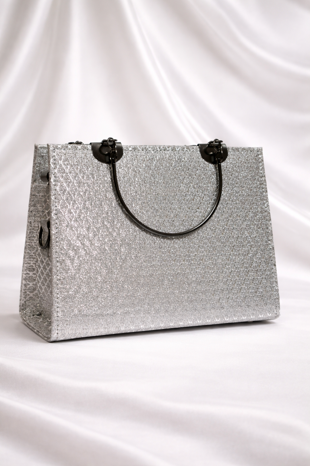 Silver luxury finish handbag in affordable price for bridal and evening wear 